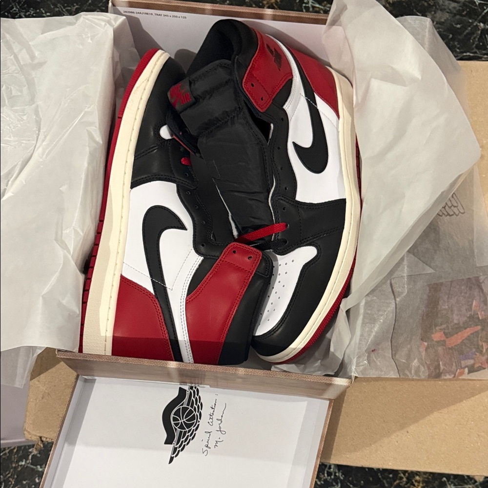 Nike Men's Black, Red, and White Sneakers